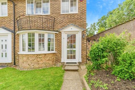 Lyndhurst Close, Crawley, RH11