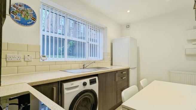 3 bed Semi-Detached for sale Image 6