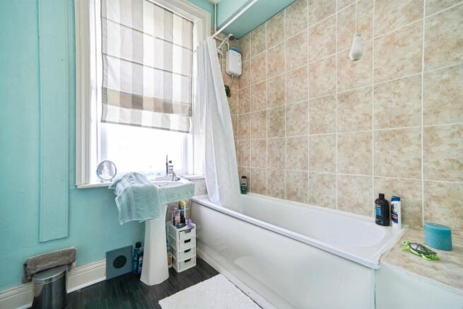 3 bed Apartment for sale Image 5