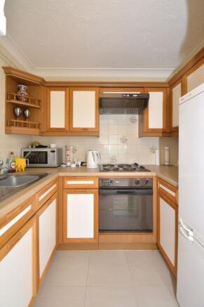 Bridge Court, Springfield Meadows, WEYBRIDGE, KT13 photo 4