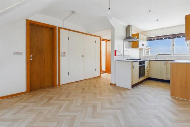 Lounge/Kitchen