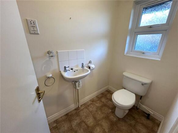 4 bed Detached to rent Image 11