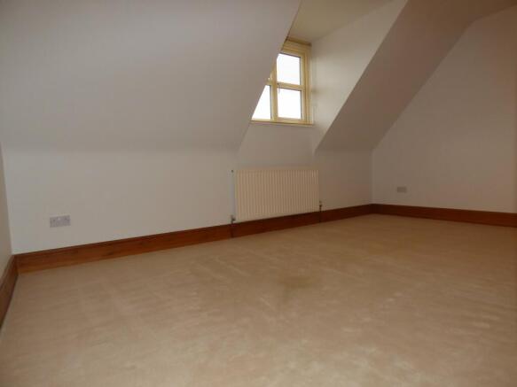 bedroom 1 (2)