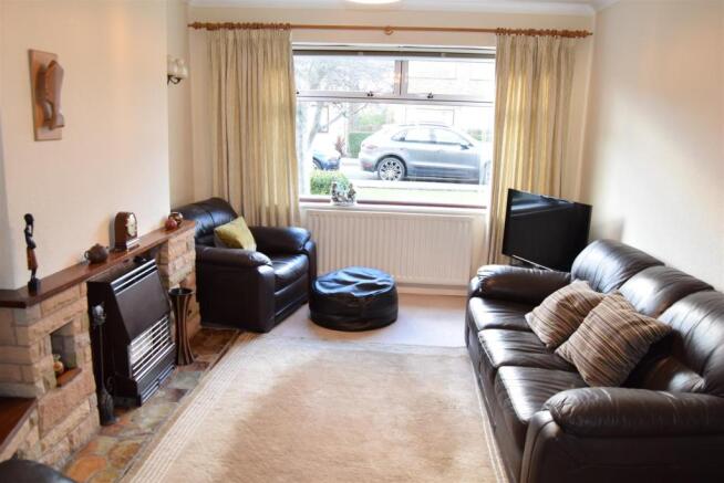 Lounge/Dining Area