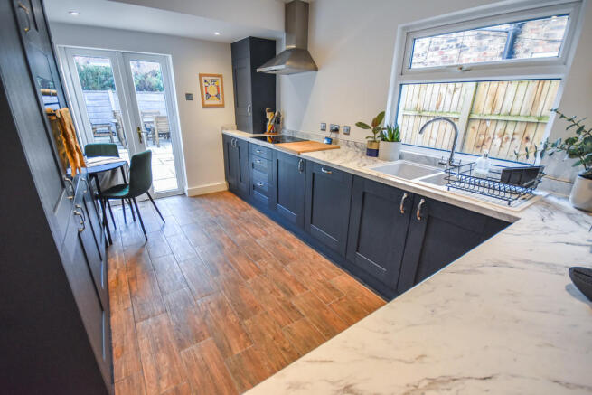 Kitchen/Breakfast...