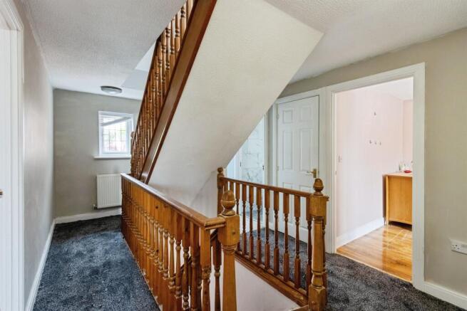 6 bed Detached for sale Image 10
