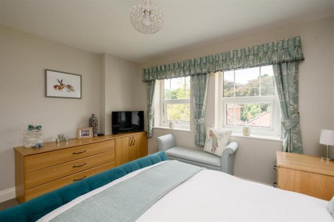 4 bed Detached for sale Image 12