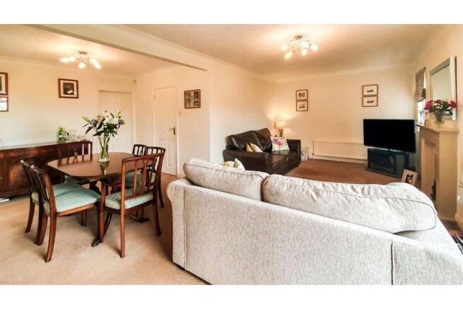 Lounge/Dining Room