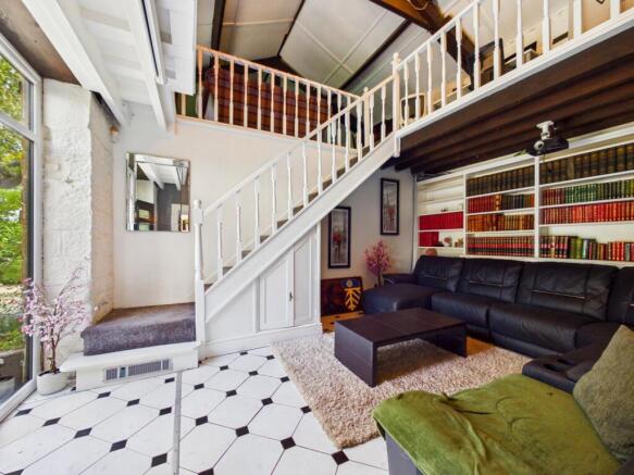 5 bed Detached for sale Image 12