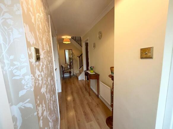 4 bed Detached for sale Image 9