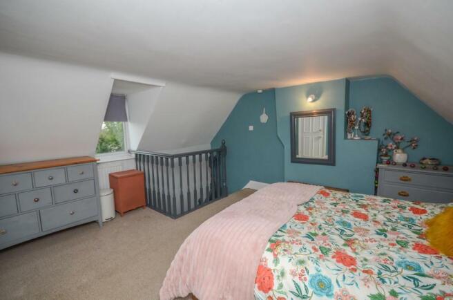 Bedroom 1 pic 2.jpg