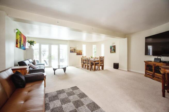 Lounge/Dining Room