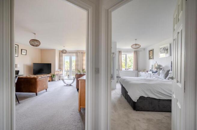 2 bed Apartment to rent Image 12