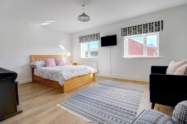 Lounge (Bedroom Five)