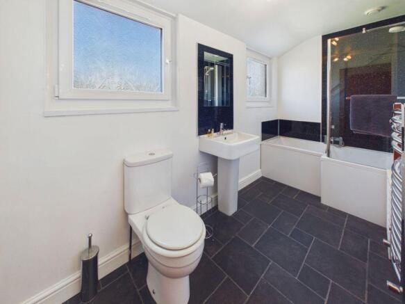 6 bed Detached Bungalow for sale Image 11