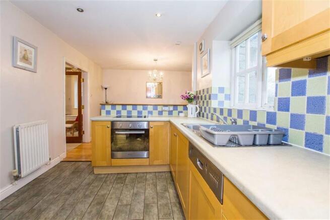 EN-SUITE SHOWER ROOM