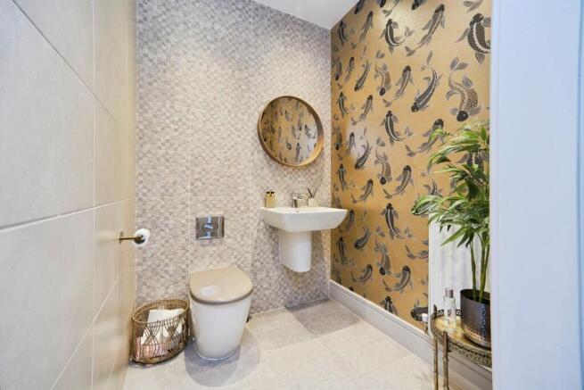 5 bed Detached for sale Image 7