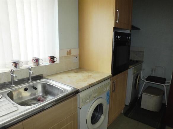 kitchen 2.JPG