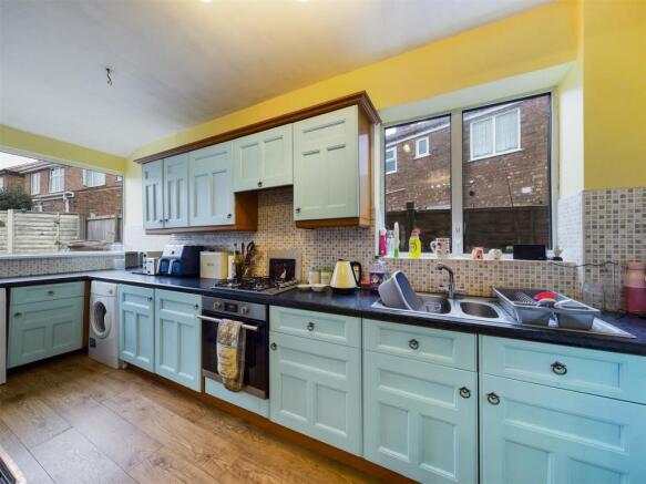 Kitchen: