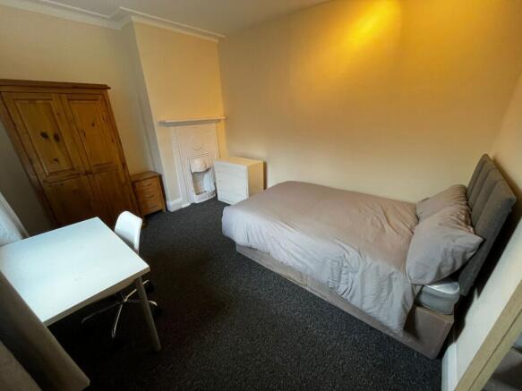 6 bed Terraced to rent Image 5