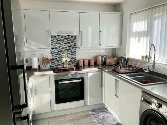 kitchen pic4.jpg