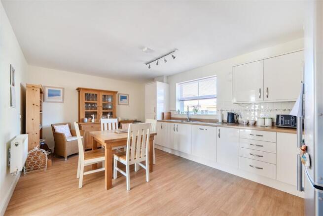 For Sale by Aspire Residential | Glenbarrie Way