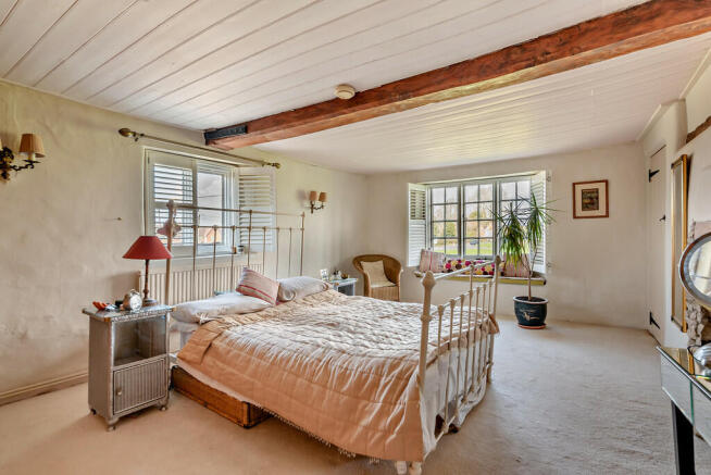 8586761-interior0...