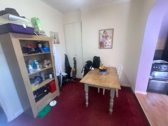 Dining room .