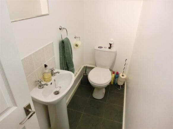 GUEST CLOAKS WC