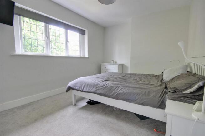 4 bed Semi-Detached for sale Image 5