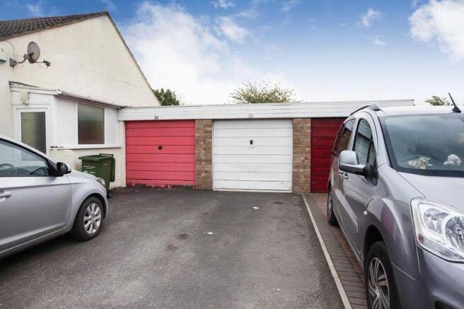 Garage / Parking