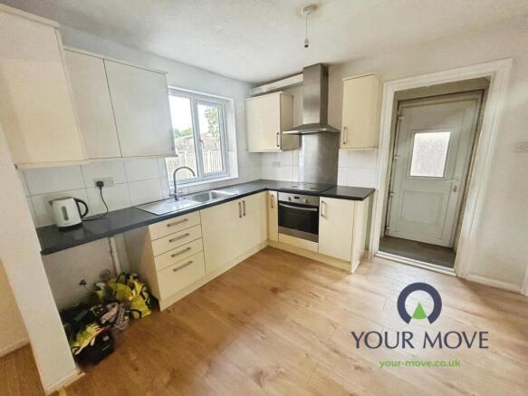 3 bed Semi-Detached to rent Image 6