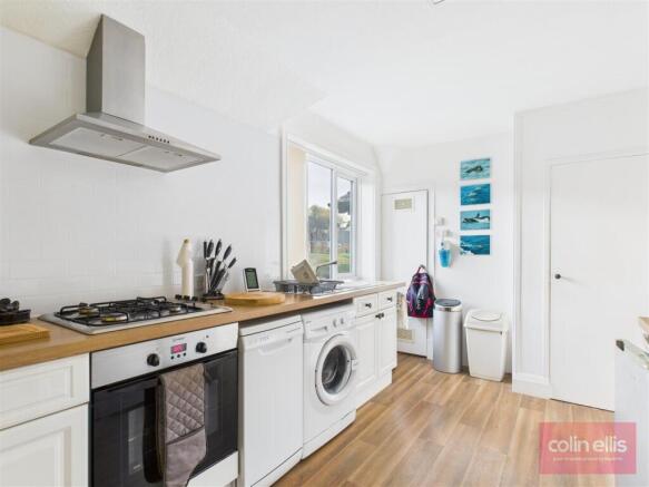 2 bed Flat for sale Image 6