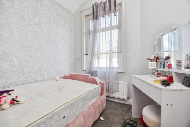 3 bed Terraced for sale Image 8