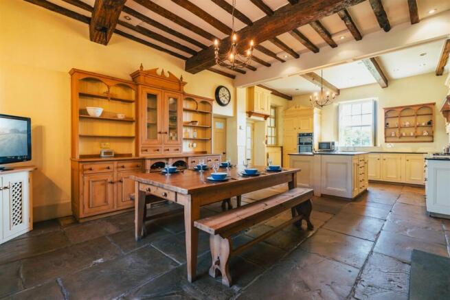 9 bed Detached for sale Image 4