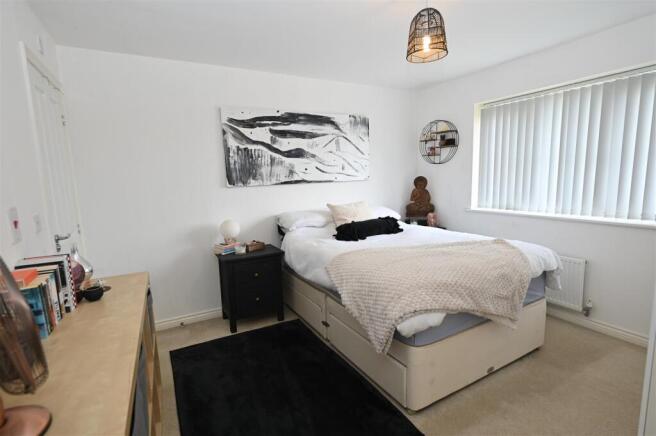 4 bed Detached for sale Image 10