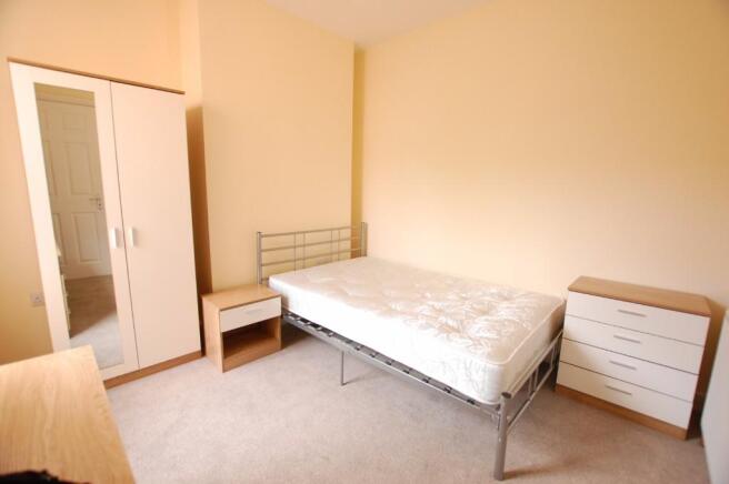 4 bed Terraced to rent Image 5