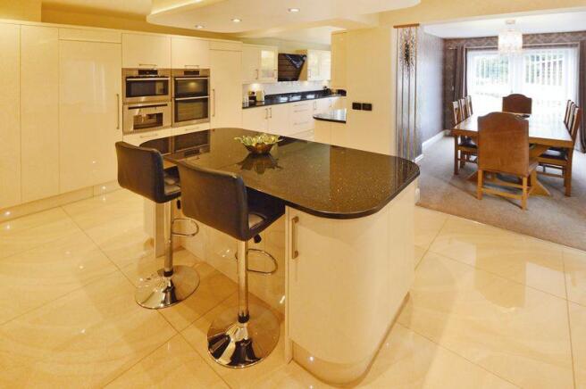 Kitchen/ Break...