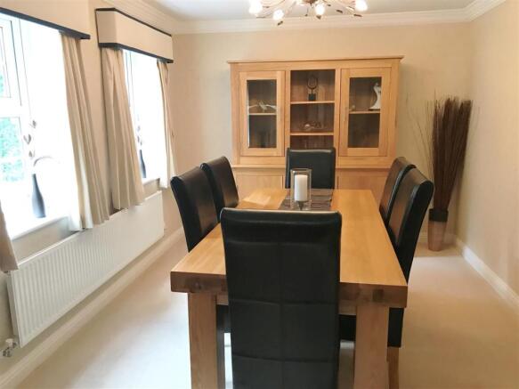 Dining Area 1.JPG