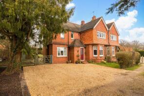 1, Shawlands Cottages, Newchapel Road, Lingfield RH7 6BL