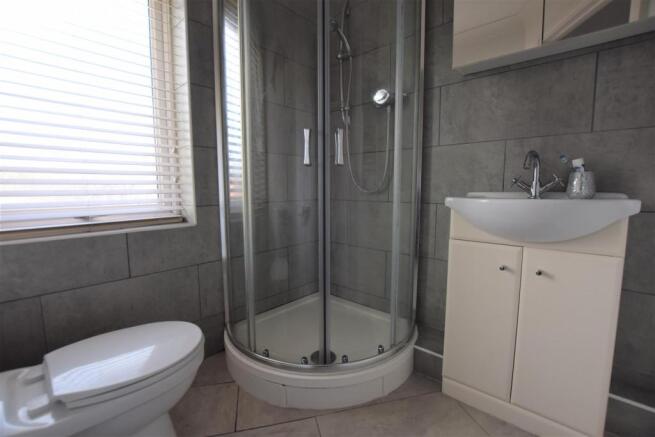 EN-SUITE BATHROOM