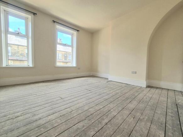 2 bed Terraced to rent Image 4
