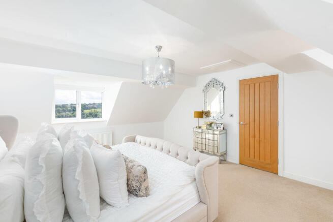 4 bed Detached for sale Image 4