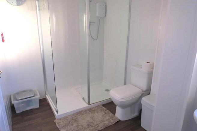 UPGRADED BATHROOM/SHOWER ROOM