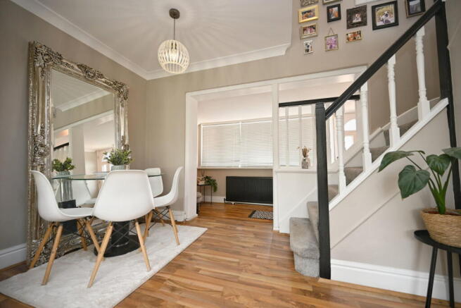 4 bed Detached for sale Image 8