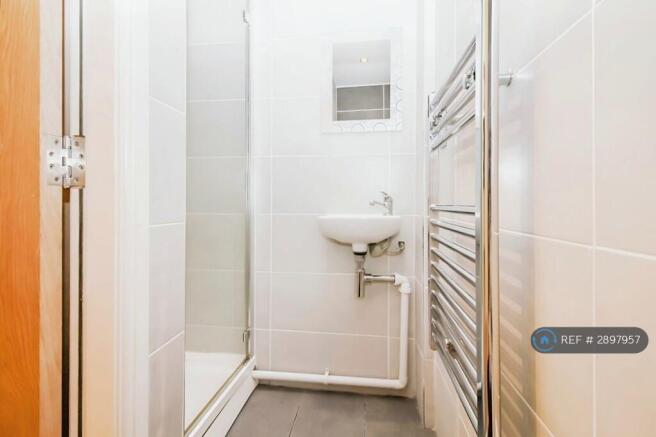 2 bed Flat to rent Image 10