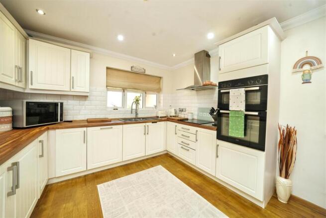 173b Castlecroft Road (24).jpg