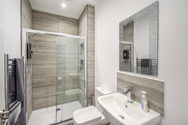 1 bed House Share to rent Image 7