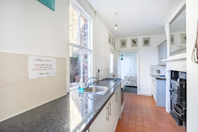 3 bed Terraced for sale Image 8