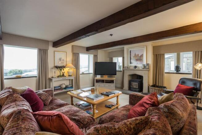 5 bed House for sale Image 8